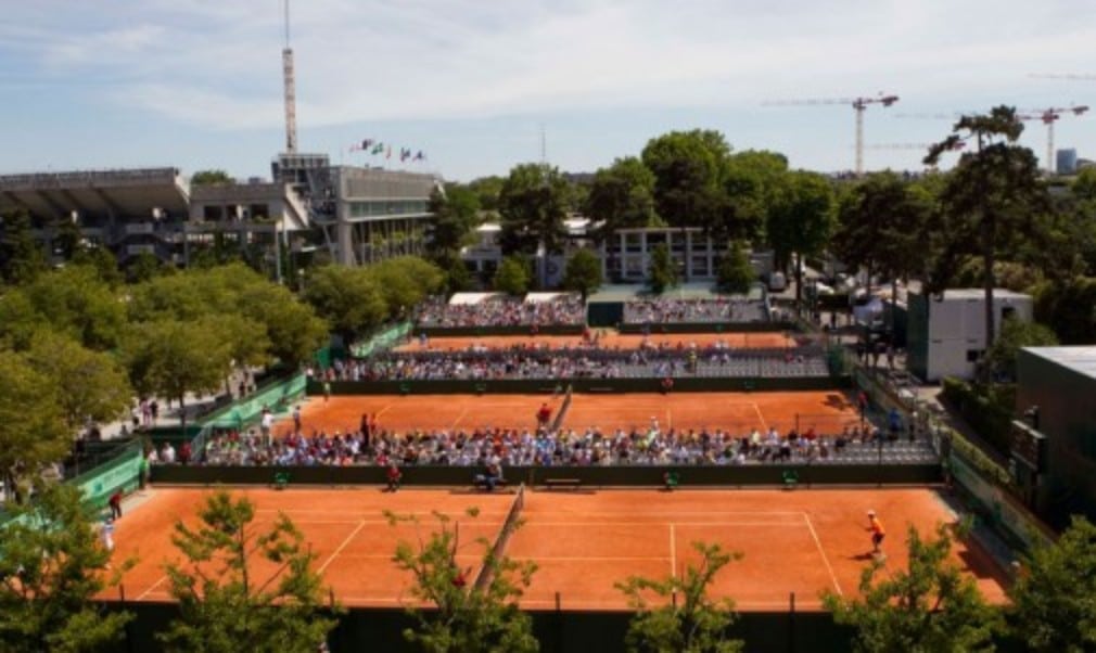 The winners of this yearÈs French Open singles titles will receive a cheque for ä1.65 million after organisers announced an increase in the prize money pot to ä25m (Î£20.6m)