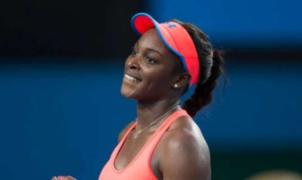 Sloane Stephens avoided a fourth straight defeat as she won her opening match at the Rogers Cup in Montreal