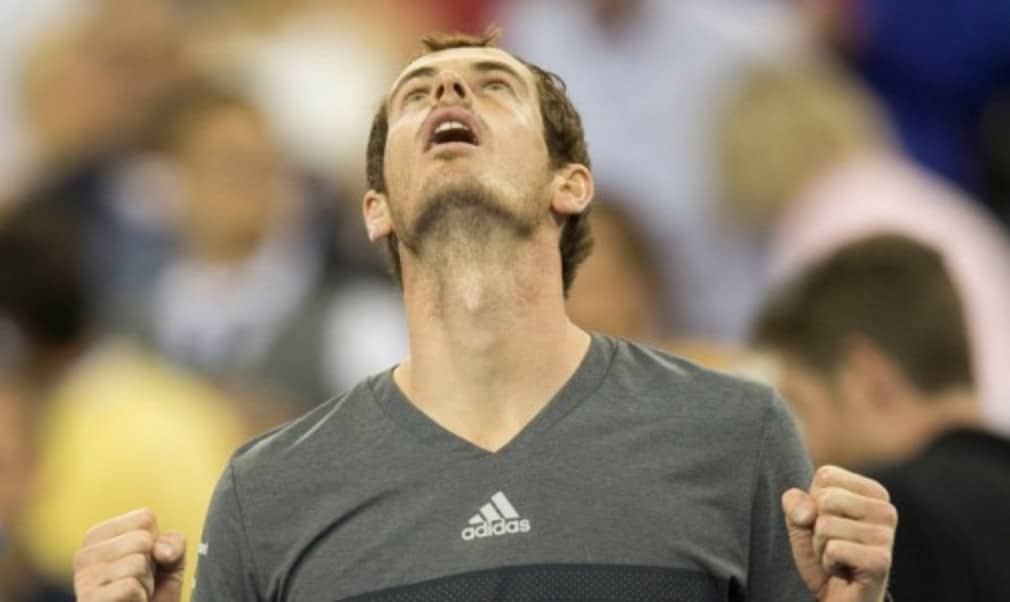 Andy Murray gave his chances of qualifying for the Barclays ATP World Tour Finals a major boost after winning the Valencia Open