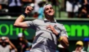 An inspired John Isner inflicted a first defeat in 16 matches on Juan Martin del Potro to reach the final of the Miami Open in style
