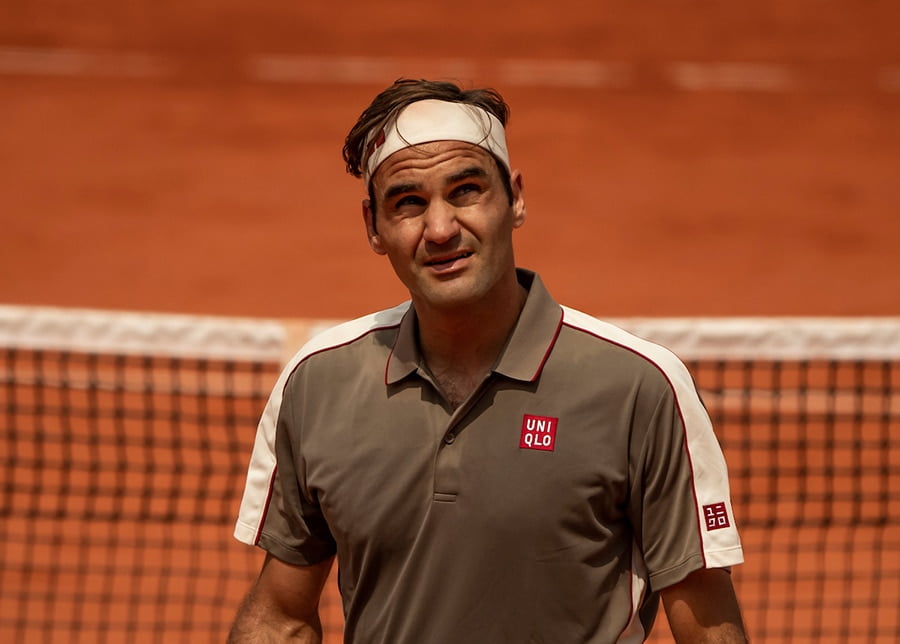 Roger Federer looking up at French Open