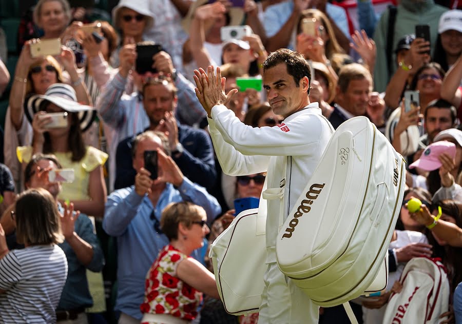 Roger Federer applauding the crowd at Wimbledon