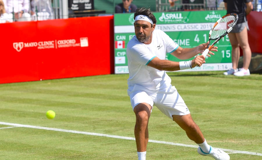 Marcos Baghdatis plays backhand
