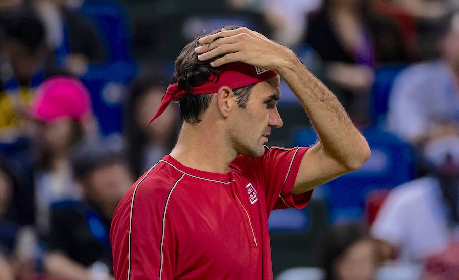 Roger Federer got angry with the umpire in Shanghai.jpg