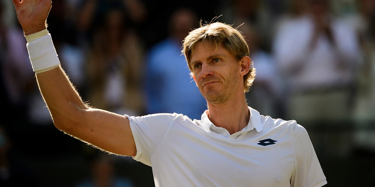 Kevin Anderson gesturing