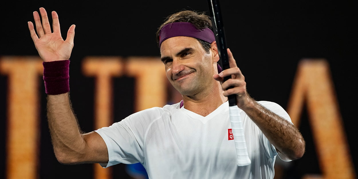 Roger Federer salutes crowd