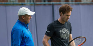 Andy Murray receives advice from Ivan Lendl