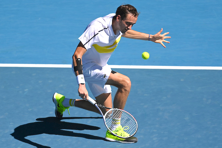 Vienna Open: Daniil Medvedev sinks Denis Shapovalov to clinch