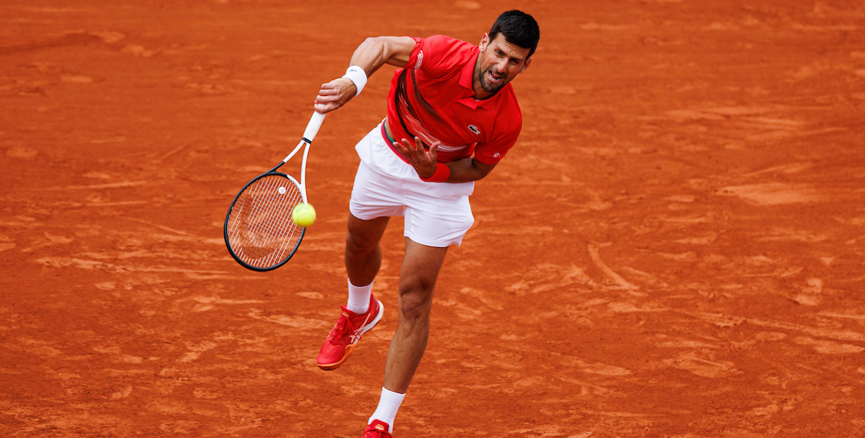 Novak Djokovic sofre, mas vence de virada Lorenzo Museti em Roland Garros -  Portal Ternura FM